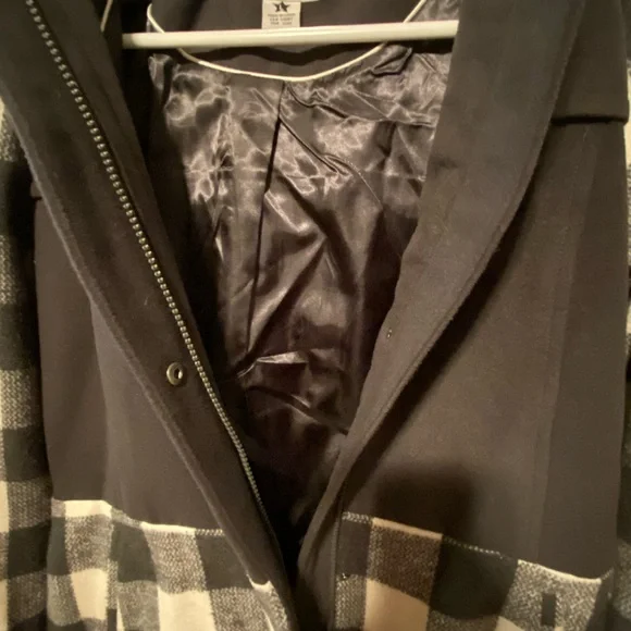 Celebrity Pink Color Block Coat With Detachable Sherpa Lined Fur Hood Like New - Picture 4 of 9